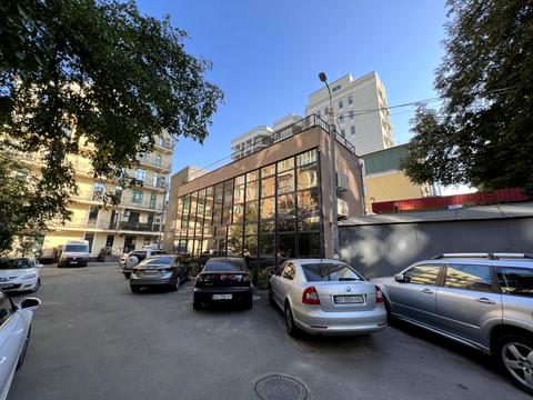 комерційна за адресою Набережно-Хрещатицька вул., 35В