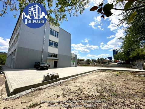 комерційна за адресою Комунальників вул., 2