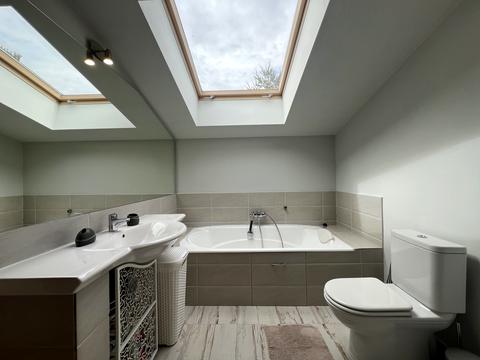 будинок за адресою Богатирська вул., 30а