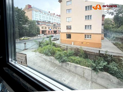 комерційна за адресою вул. Василіянок, 1