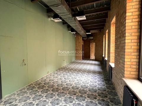 комерційна за адресою Прорізна вул., 8