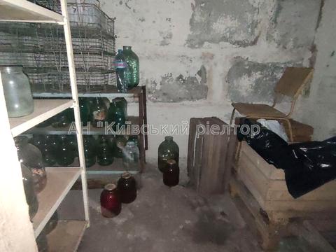 паркомісце за адресою Василя Касіяна вул., 1