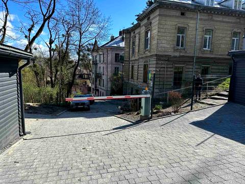 паркомісце за адресою Мирослава Скорика вул. (Петра Чайковського), 33