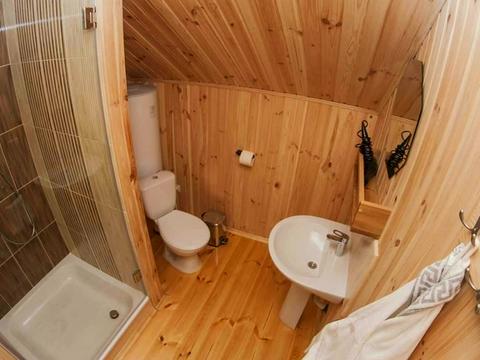 комерційна за адресою Незалежності вул., 8