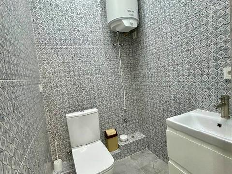 комерційна за адресою Українська вул., 1-в