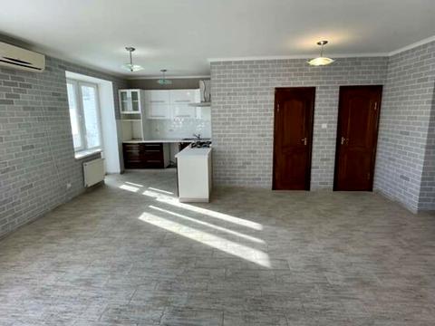 квартира за адресою Академіка Ющенка, 12