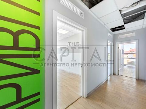 комерційна за адресою Валерія Лобановського просп. (Червонозоряний), 56