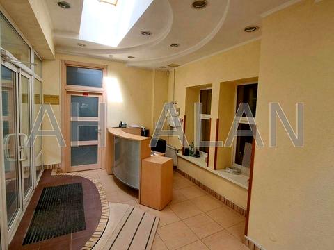 комерційна за адресою Саксаганського вул., 67-Б