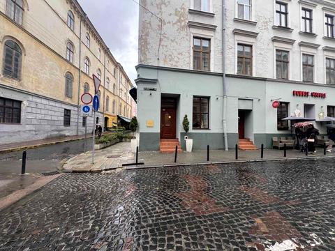 комерційна за адресою Театральна вул., 20