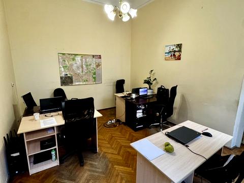 комерційна за адресою Листопадового Чину вул. (), 3