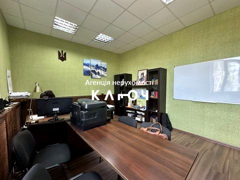 комерційна за адресою Олега Ольжича вул., 48