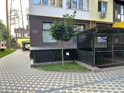 комерційна за адресою 11-та Лінія вул., 4