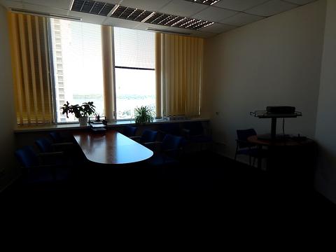 комерційна за адресою Королеви Єлизавети ІІ вул. (Глинки), 2