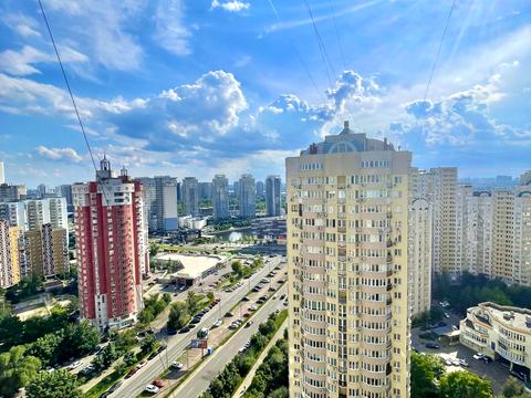 квартира за адресою Анни Ахматової вул., 48