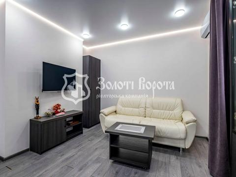 коммерческая по адресу Любомира Гузара просп. (Космонавта Комарова), 11