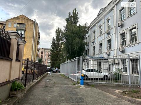 комерційна за адресою Саксаганського вул., 111-А