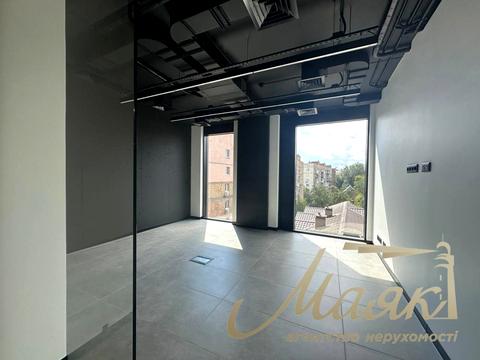 комерційна за адресою Красилівська вул., 9