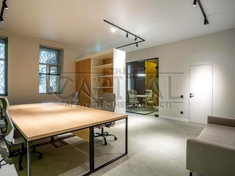 комерційна за адресою Богдана Хмельницького вул., 9