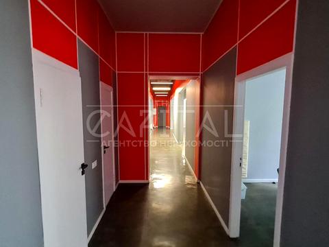 комерційна за адресою Лаврська вул. (Січневого Повстання), 16