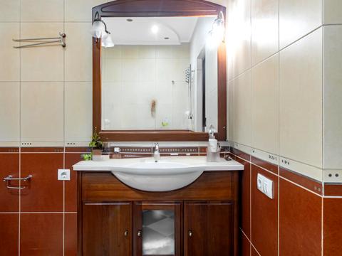 дом по адресу Демидівська ул., 1