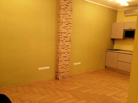 комерційна за адресою  Українських Героїв пл. (Льва Толстого), 3