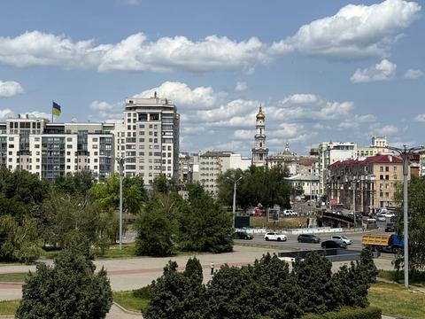комерційна за адресою майдан Ірини Бугримової пл., 1