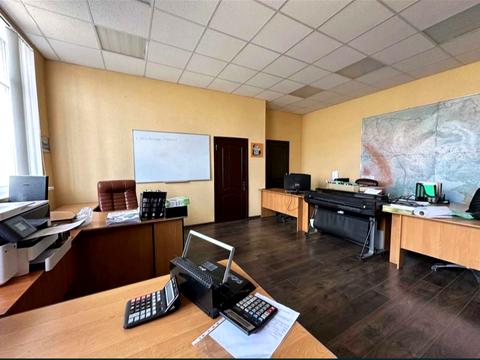 паркомісце за адресою Олега Ольжича вул., 1