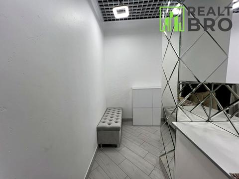 комерційна за адресою Зарічанська вул., 1
