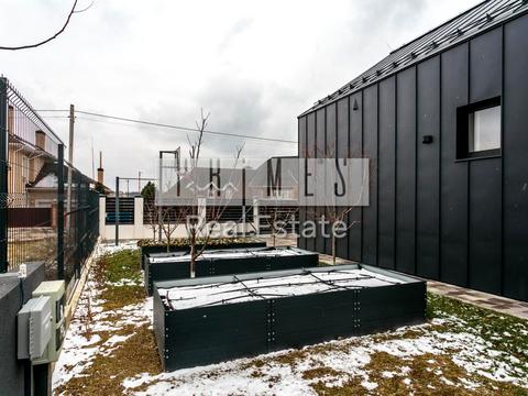 будинок за адресою Вишнева вул.