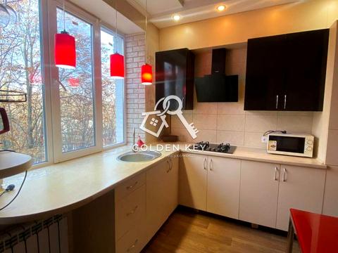 квартира за адресою Революційна, 10