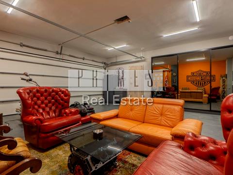 будинок за адресою Молодіжна вул.