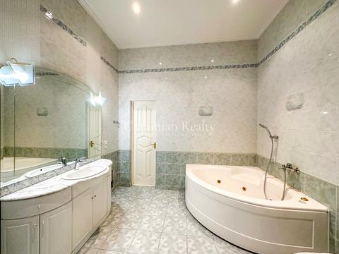 квартира за адресою Богдана Хмельницького вул., 32