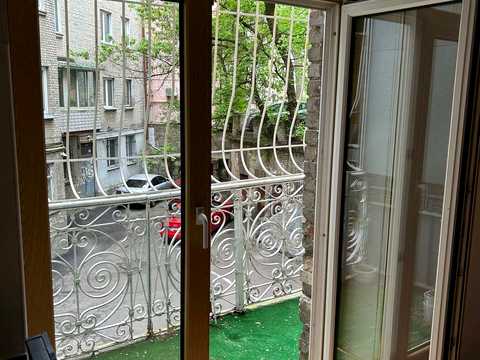 комерційна за адресою Тарасівська вул., 14