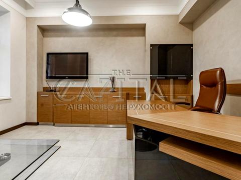 комерційна за адресою Предславинська вул., 30