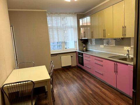 квартира за адресою Анни Ахматової вул., 22