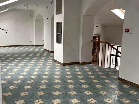 комерційна за адресою Катерининська, 14