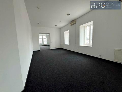 комерційна за адресою Музейний пров., 4