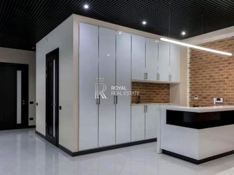 комерційна за адресою Івана Франка вул., 1