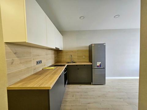 квартира за адресою Академіка Єфремова вул. (Командарма Уборевича), 8-А