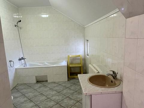 будинок за адресою Коновальця