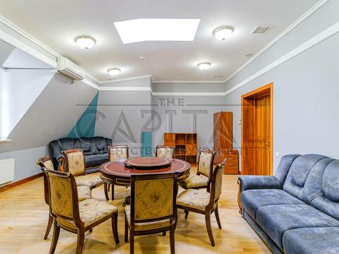 комерційна за адресою Липська вул., 10