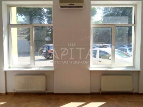 комерційна за адресою Лаврська вул. (Січневого Повстання), 16