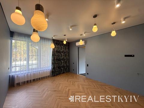 будинок за адресою Квітнева вул.