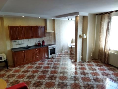 квартира за адресою Анни Ахматової вул., 45