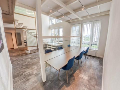 комерційна за адресою Зарічна вул., 6