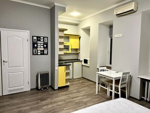 квартира за адресою Євгена Чикаленка вул. (Пушкінська), 12в