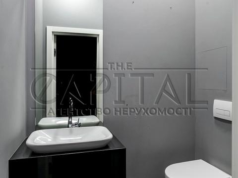 комерційна за адресою Володимирська вул., 38