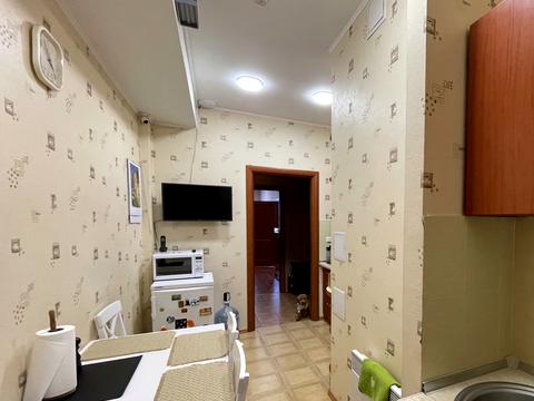 комерційна за адресою Добровольців вул. (Маршала Говорова), 18