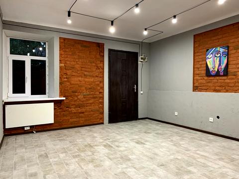 комерційна за адресою Виконкомівська вул., 15