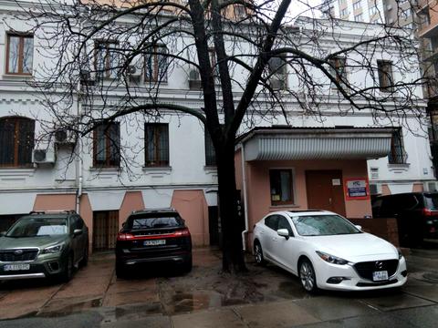 комерційна за адресою Жилянська вул., 30-32